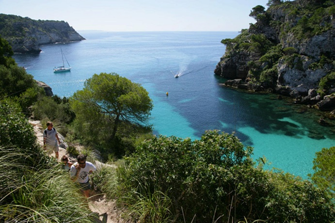 Why Is It a Good Idea to Rent a Car in Menorca?